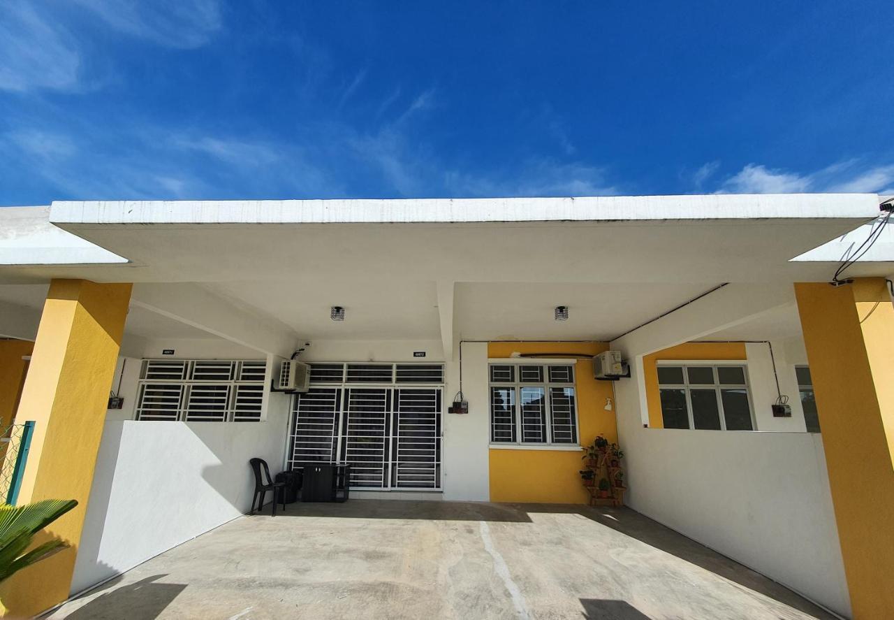 Licuala Bukit Keluang * Kampung Raja